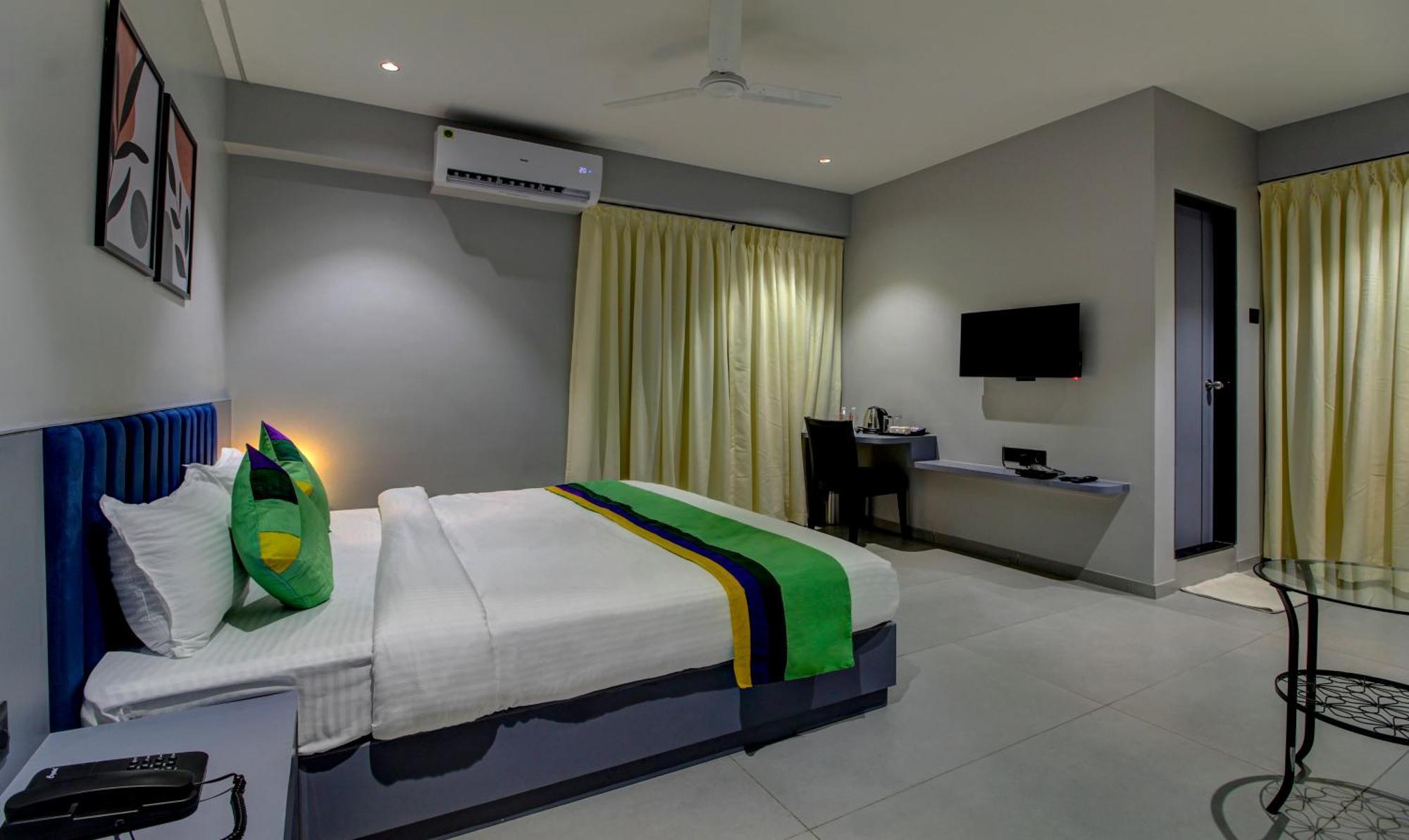 Comfort Inn Baner- Indian Nationals Only Pune Eksteriør billede